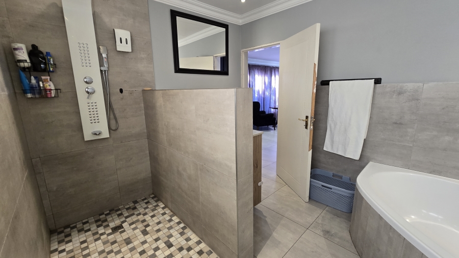 8 Bedroom Property for Sale in Bassonia Gauteng
