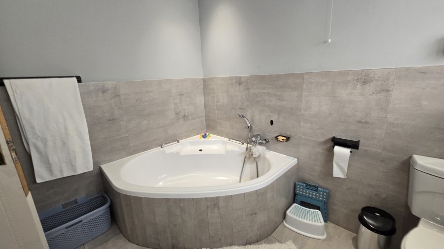 8 Bedroom Property for Sale in Bassonia Gauteng