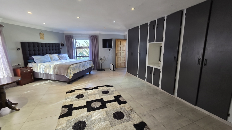 8 Bedroom Property for Sale in Bassonia Gauteng