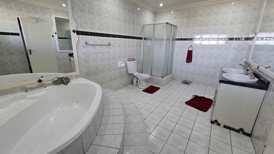 8 Bedroom Property for Sale in Bassonia Gauteng