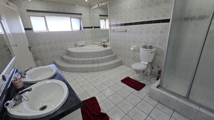 8 Bedroom Property for Sale in Bassonia Gauteng