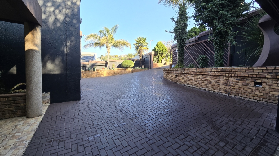 8 Bedroom Property for Sale in Bassonia Gauteng