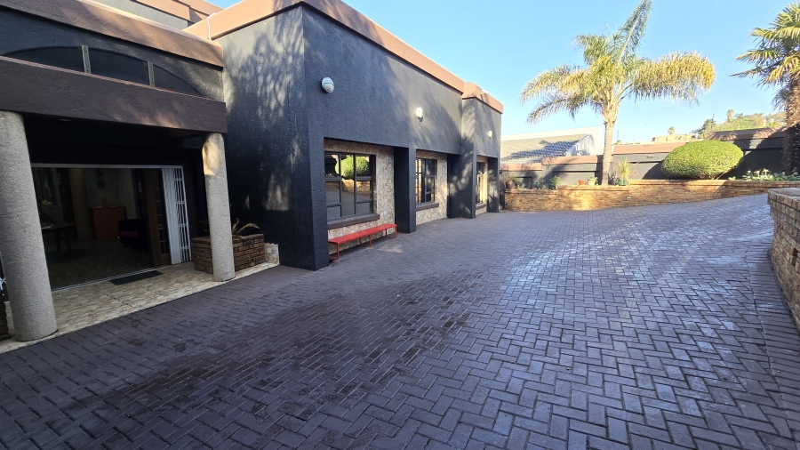 8 Bedroom Property for Sale in Bassonia Gauteng