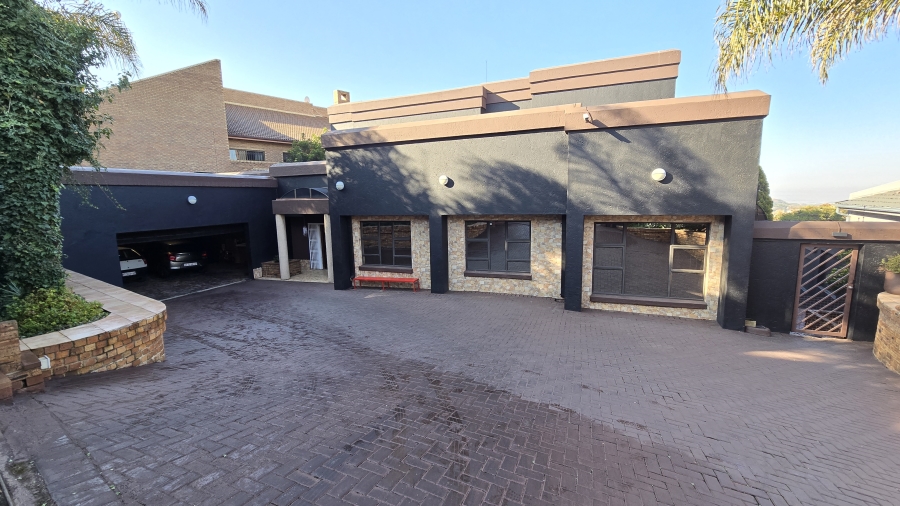 8 Bedroom Property for Sale in Bassonia Gauteng