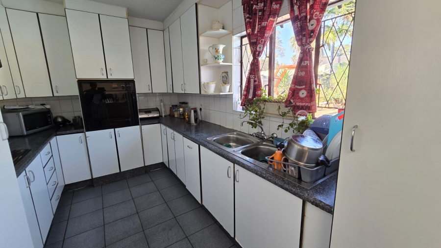 3 Bedroom Property for Sale in Brackendowns Gauteng
