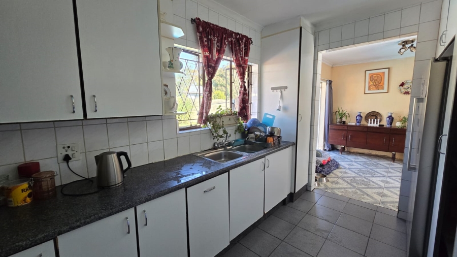 3 Bedroom Property for Sale in Brackendowns Gauteng