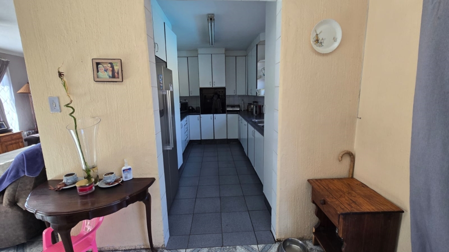 3 Bedroom Property for Sale in Brackendowns Gauteng