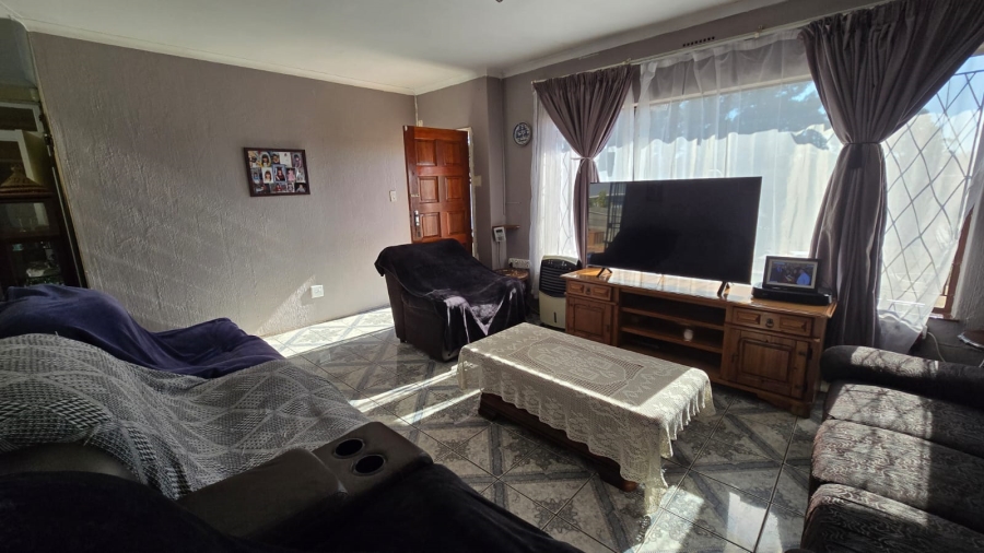 3 Bedroom Property for Sale in Brackendowns Gauteng