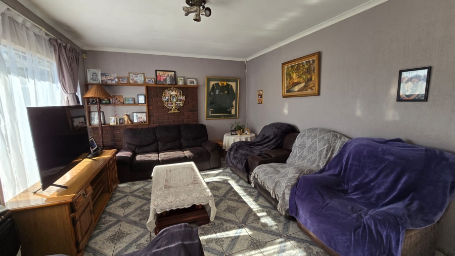 3 Bedroom Property for Sale in Brackendowns Gauteng