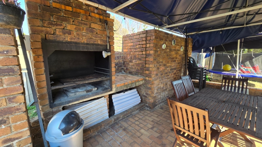 3 Bedroom Property for Sale in Brackendowns Gauteng