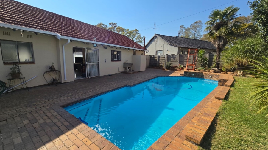 3 Bedroom Property for Sale in Brackendowns Gauteng