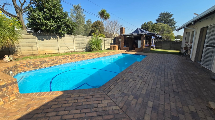 3 Bedroom Property for Sale in Brackendowns Gauteng