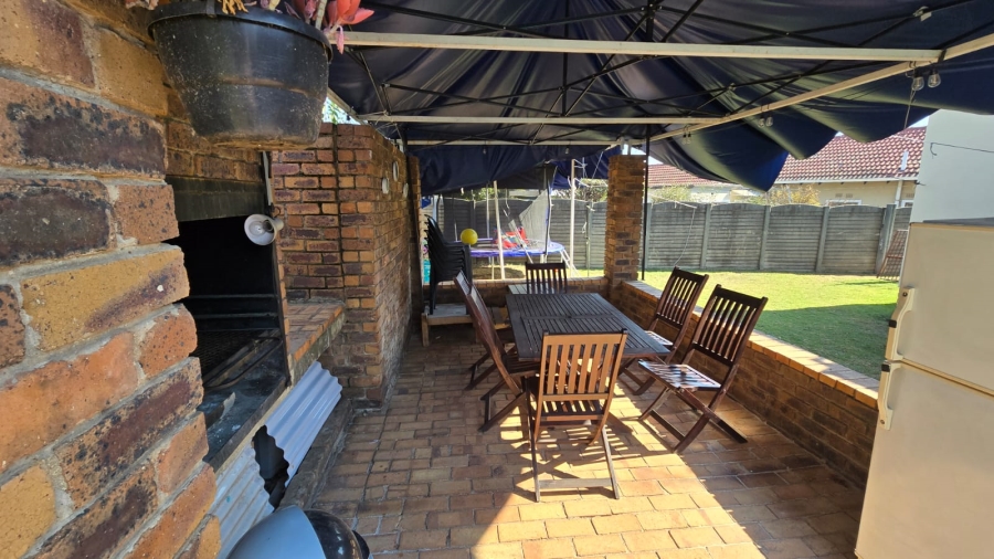3 Bedroom Property for Sale in Brackendowns Gauteng