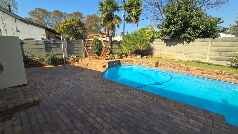 3 Bedroom Property for Sale in Brackendowns Gauteng
