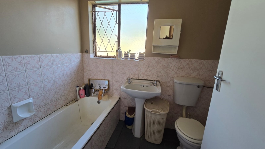 3 Bedroom Property for Sale in Brackendowns Gauteng