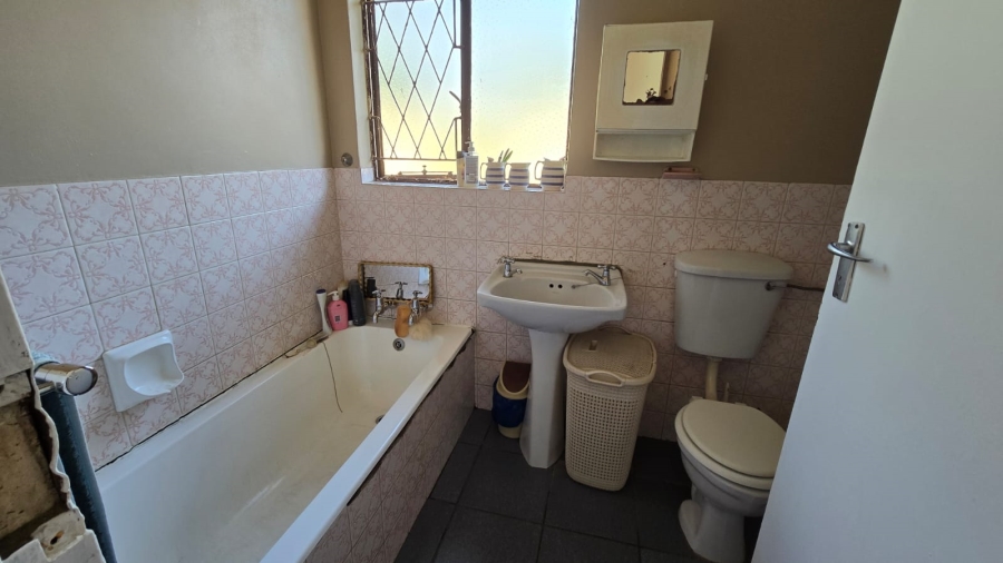 3 Bedroom Property for Sale in Brackendowns Gauteng
