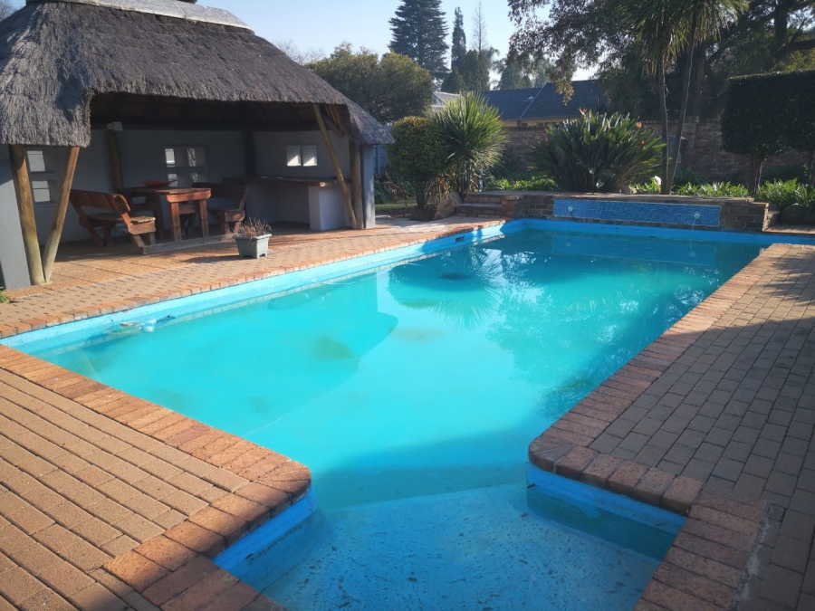 6 Bedroom Property for Sale in Brackenhurst Gauteng
