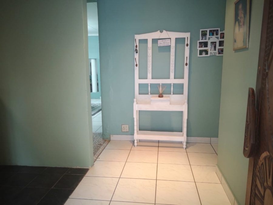 6 Bedroom Property for Sale in Brackenhurst Gauteng
