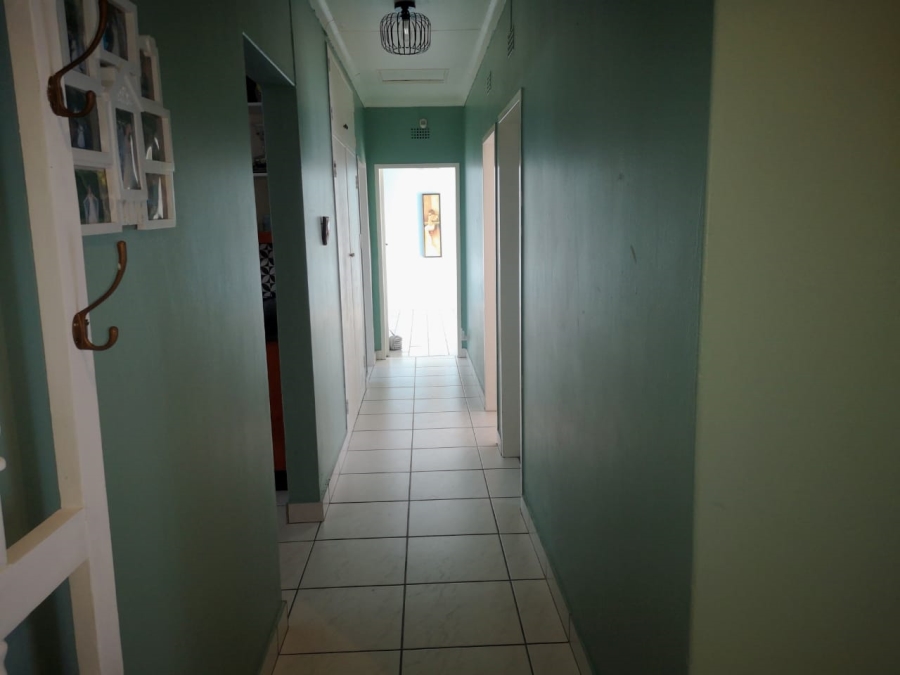 6 Bedroom Property for Sale in Brackenhurst Gauteng