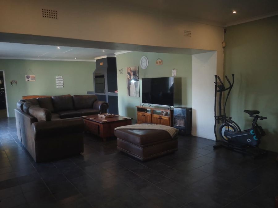 6 Bedroom Property for Sale in Brackenhurst Gauteng