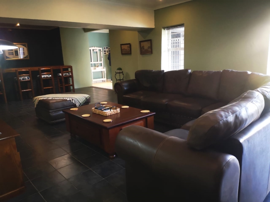 6 Bedroom Property for Sale in Brackenhurst Gauteng