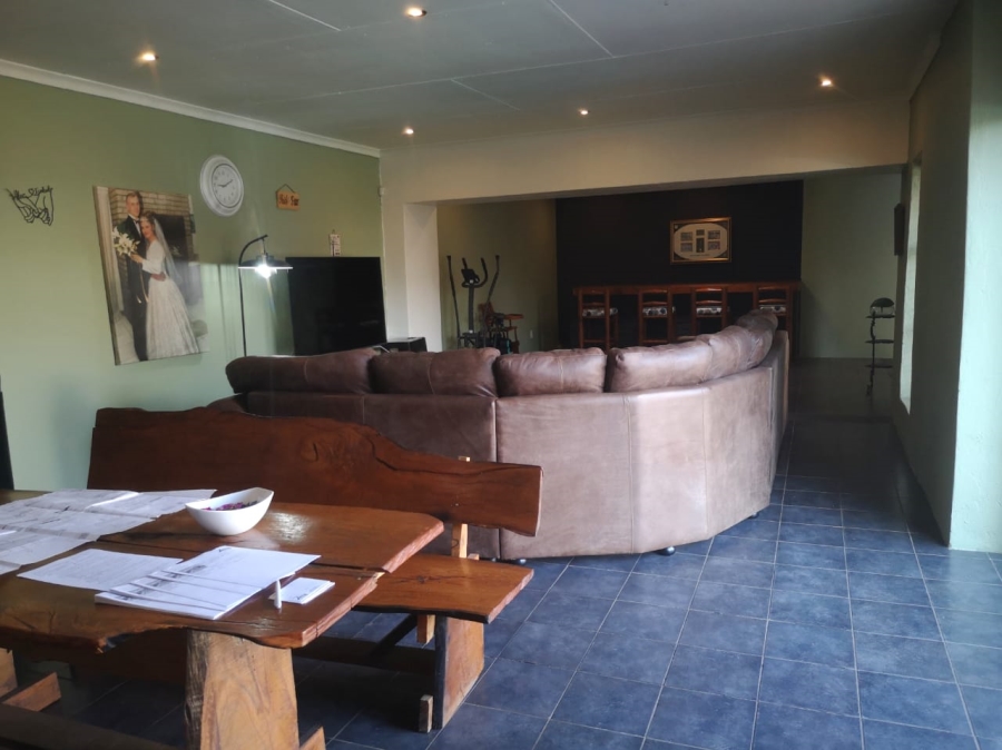 6 Bedroom Property for Sale in Brackenhurst Gauteng