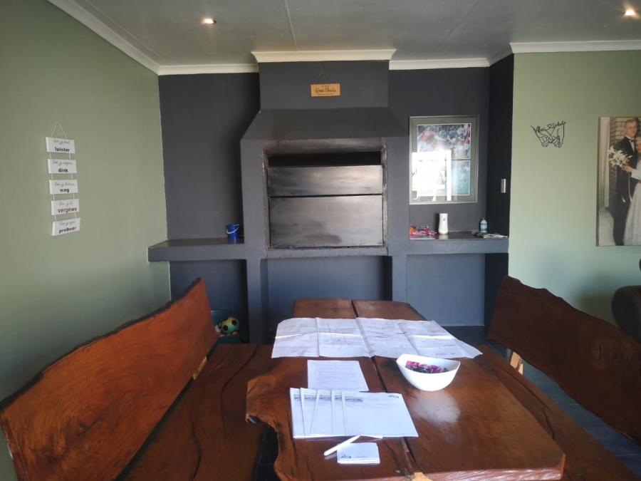 6 Bedroom Property for Sale in Brackenhurst Gauteng