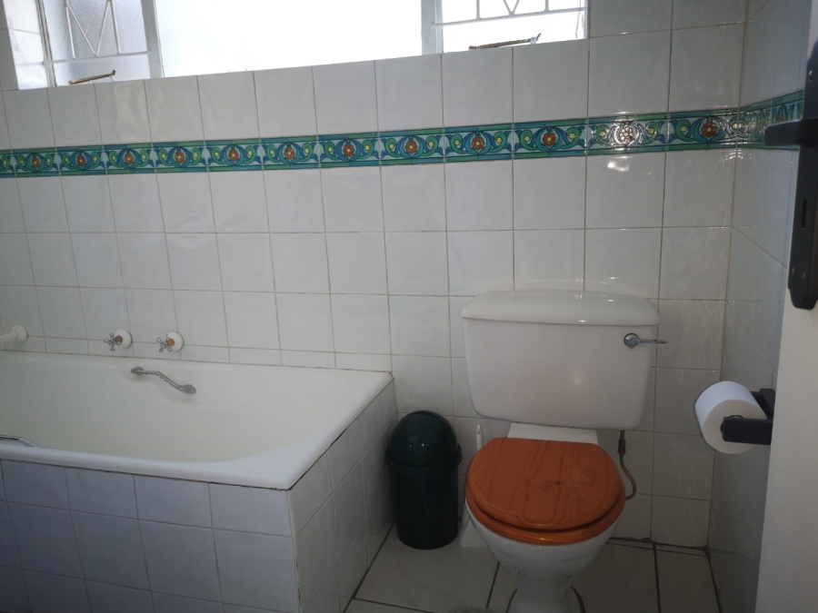 6 Bedroom Property for Sale in Brackenhurst Gauteng