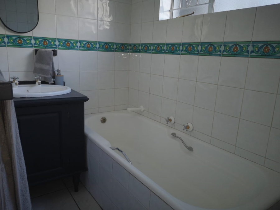 6 Bedroom Property for Sale in Brackenhurst Gauteng