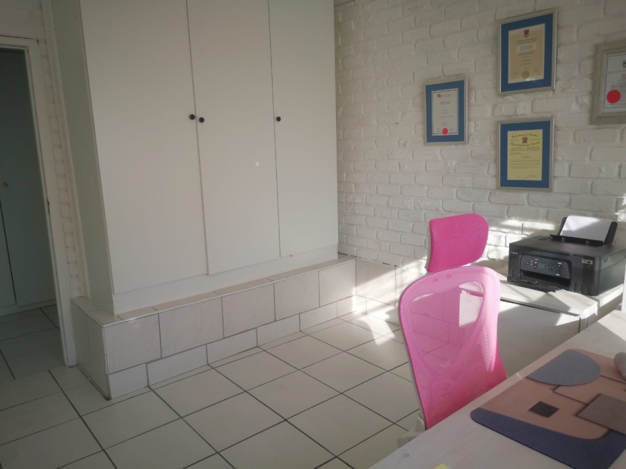 6 Bedroom Property for Sale in Brackenhurst Gauteng