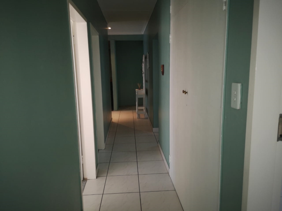 6 Bedroom Property for Sale in Brackenhurst Gauteng