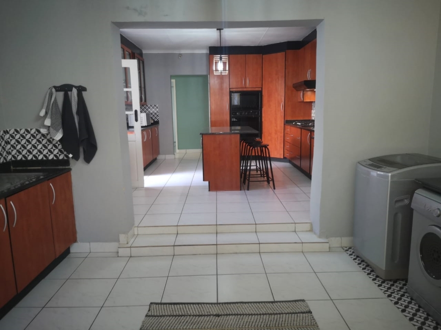 6 Bedroom Property for Sale in Brackenhurst Gauteng