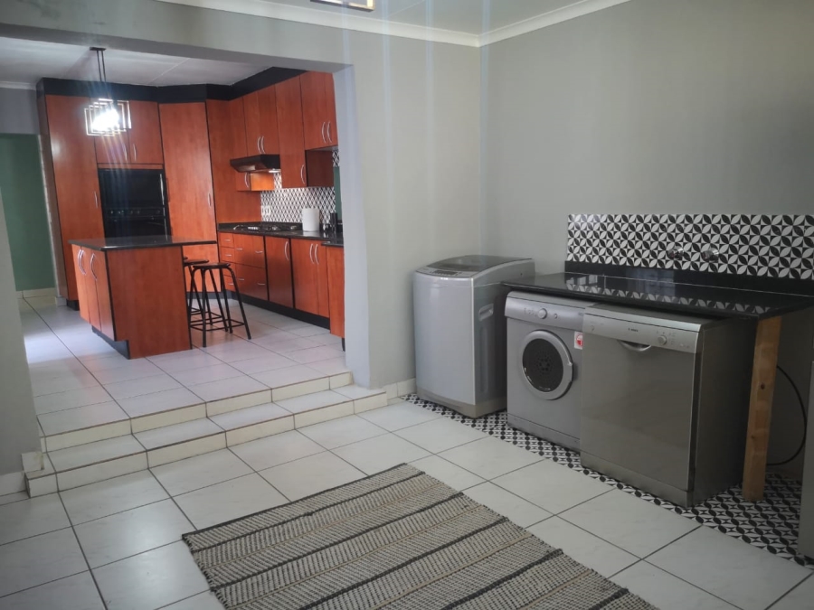 6 Bedroom Property for Sale in Brackenhurst Gauteng