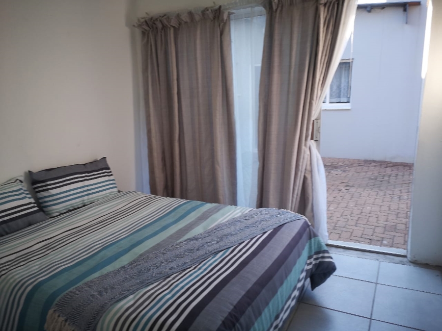 6 Bedroom Property for Sale in Brackenhurst Gauteng