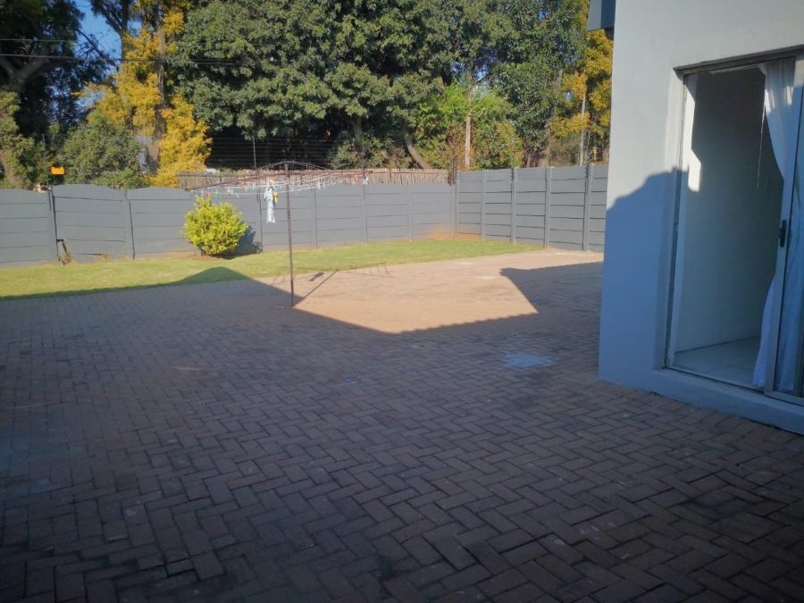 6 Bedroom Property for Sale in Brackenhurst Gauteng