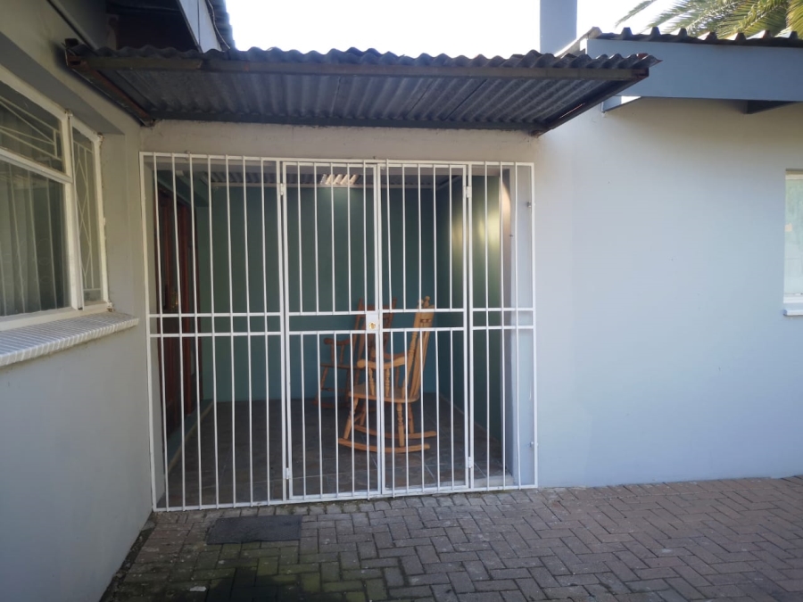 6 Bedroom Property for Sale in Brackenhurst Gauteng