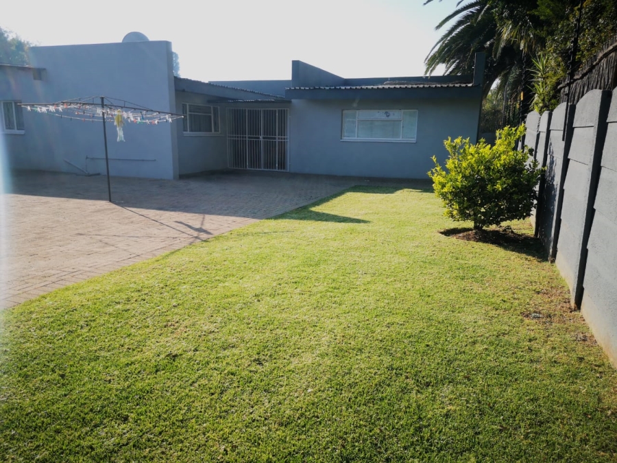 6 Bedroom Property for Sale in Brackenhurst Gauteng
