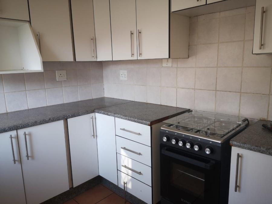 6 Bedroom Property for Sale in Brackenhurst Gauteng