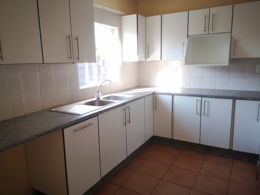 6 Bedroom Property for Sale in Brackenhurst Gauteng