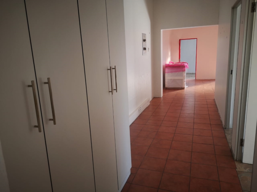 6 Bedroom Property for Sale in Brackenhurst Gauteng