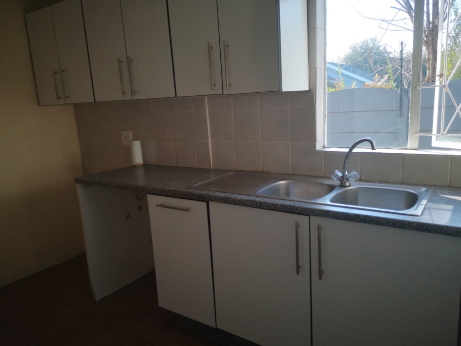 6 Bedroom Property for Sale in Brackenhurst Gauteng