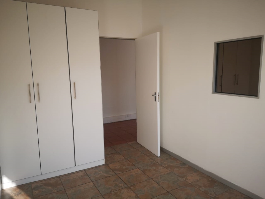 6 Bedroom Property for Sale in Brackenhurst Gauteng