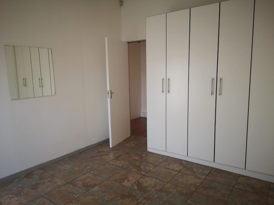 6 Bedroom Property for Sale in Brackenhurst Gauteng