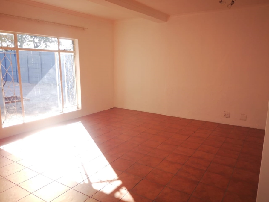 6 Bedroom Property for Sale in Brackenhurst Gauteng