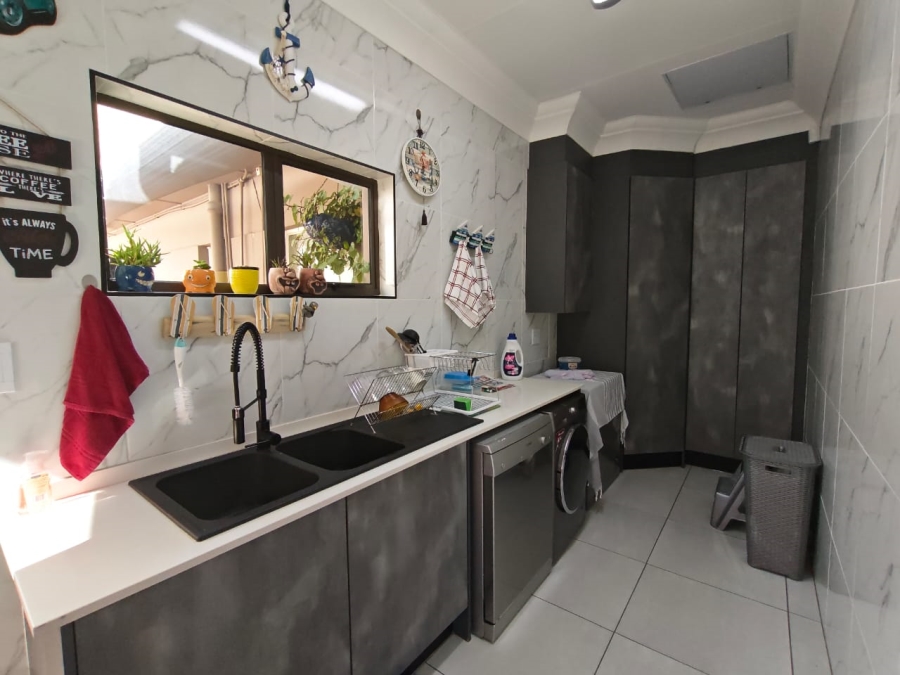 3 Bedroom Property for Sale in New Redruth Gauteng