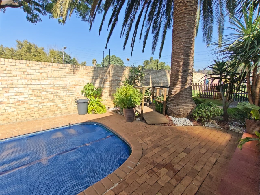 3 Bedroom Property for Sale in New Redruth Gauteng