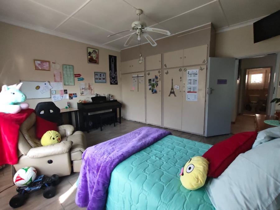3 Bedroom Property for Sale in New Redruth Gauteng