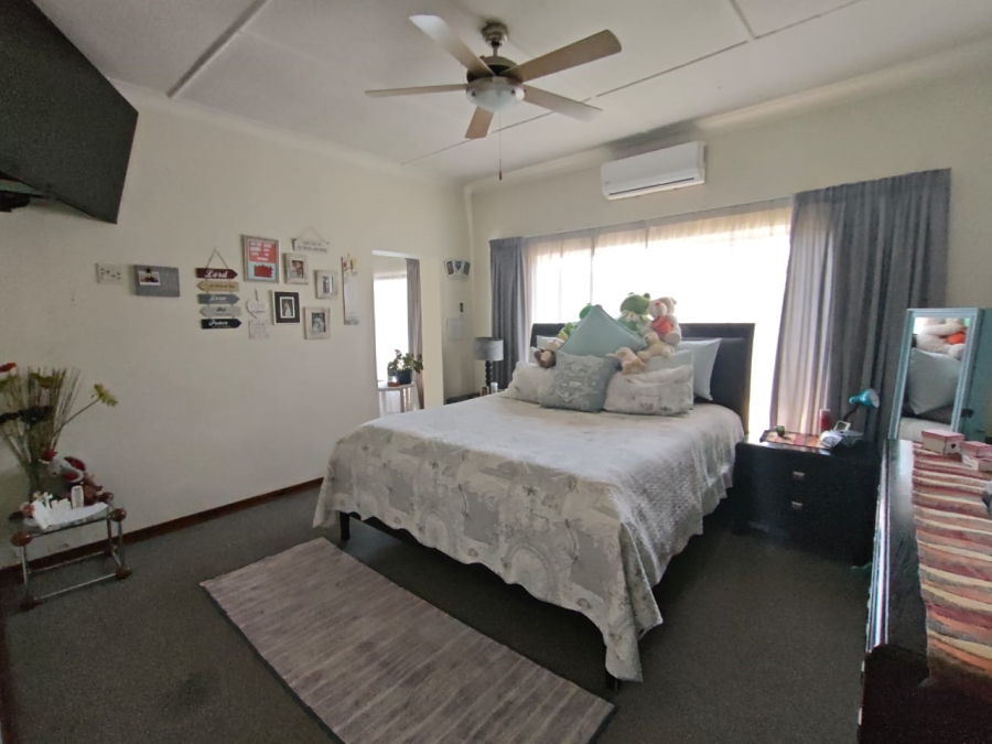 3 Bedroom Property for Sale in New Redruth Gauteng