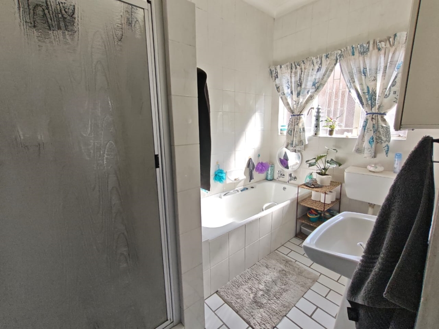 3 Bedroom Property for Sale in New Redruth Gauteng