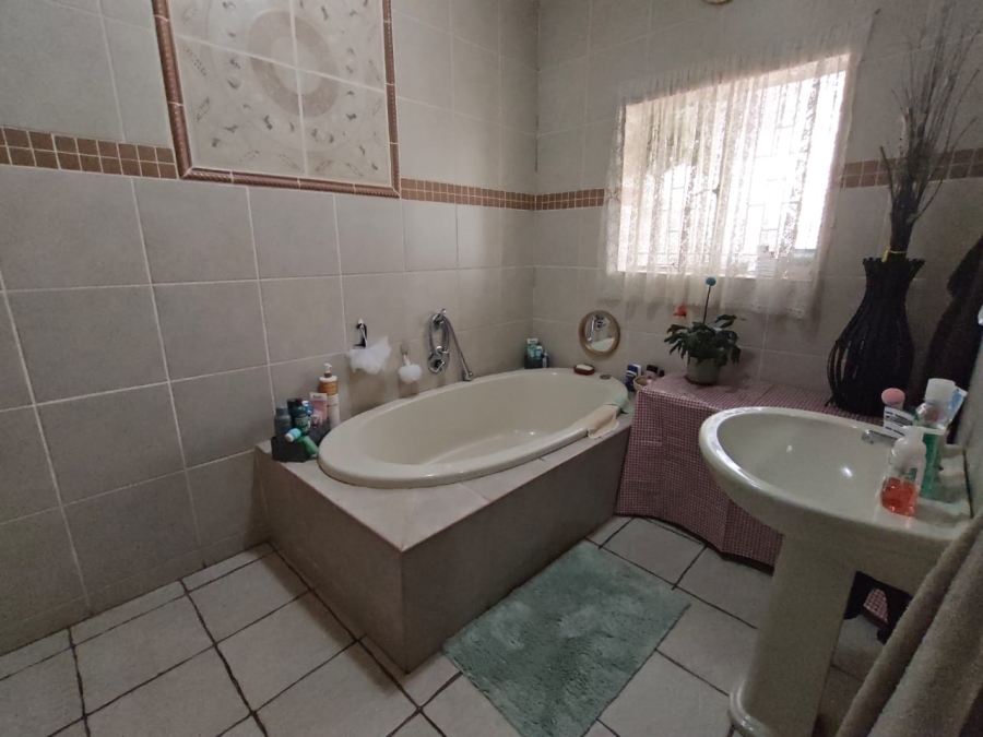 3 Bedroom Property for Sale in New Redruth Gauteng